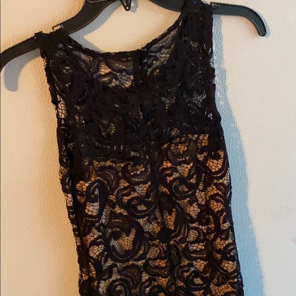 Lace dress - Picture 3 of 3